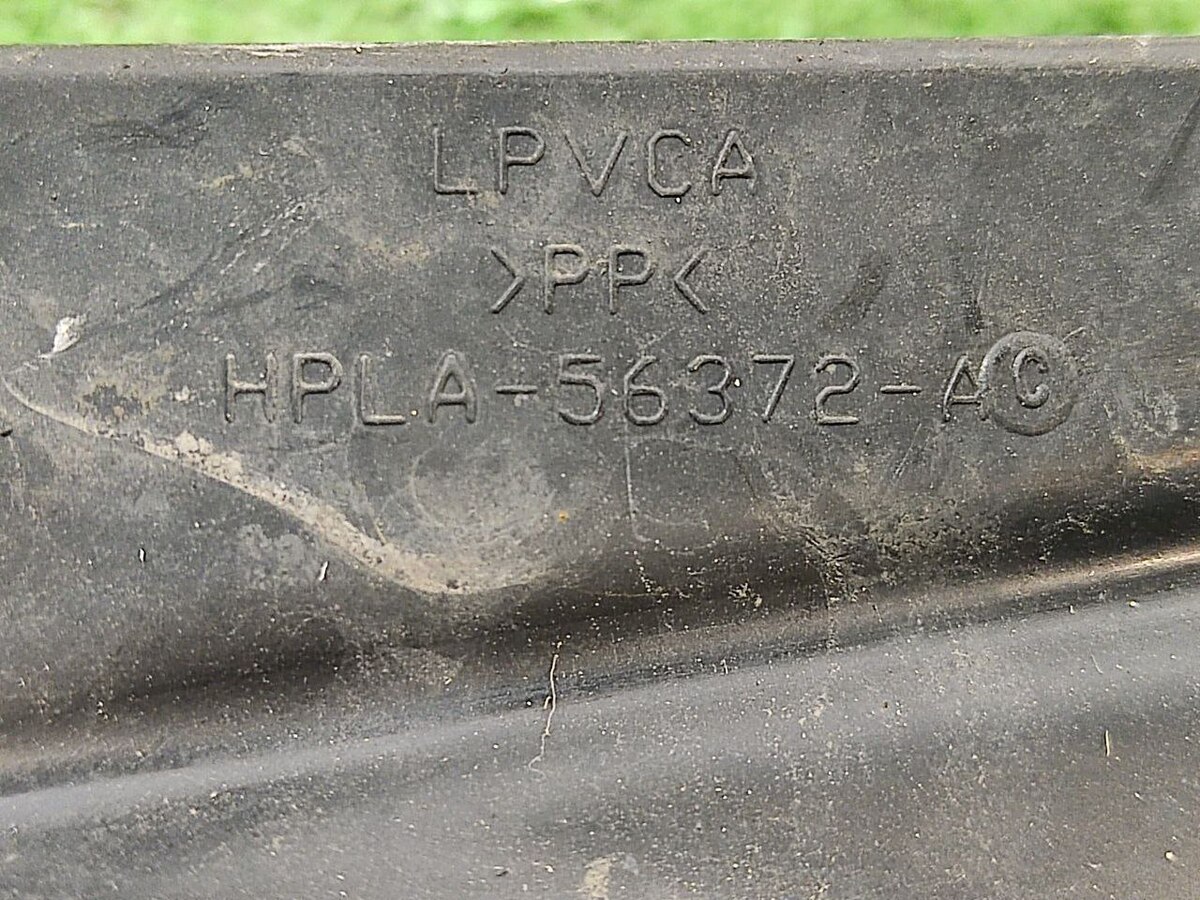 LR083673 Екран  моторного відсіку захисний правий LAND ROVER DISCOVERY 5 Б/У